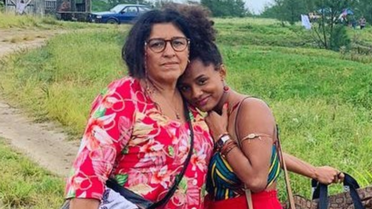 Com foto de dona Lurdes e Camila, Regina Casé homenageia Jéssica Ellen em seu aniversário