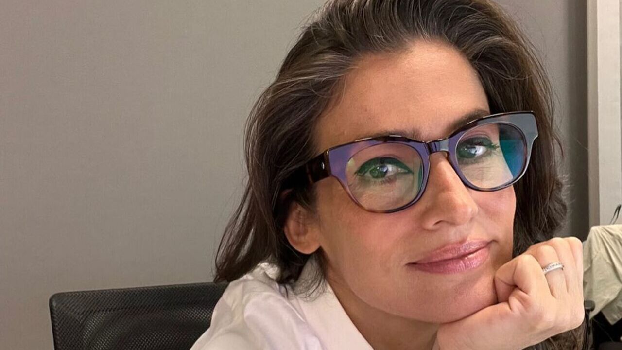 Com a irmã gêmea, Renata Vasconcellos curte a natureza e confunde: ”Quem é quem?”
