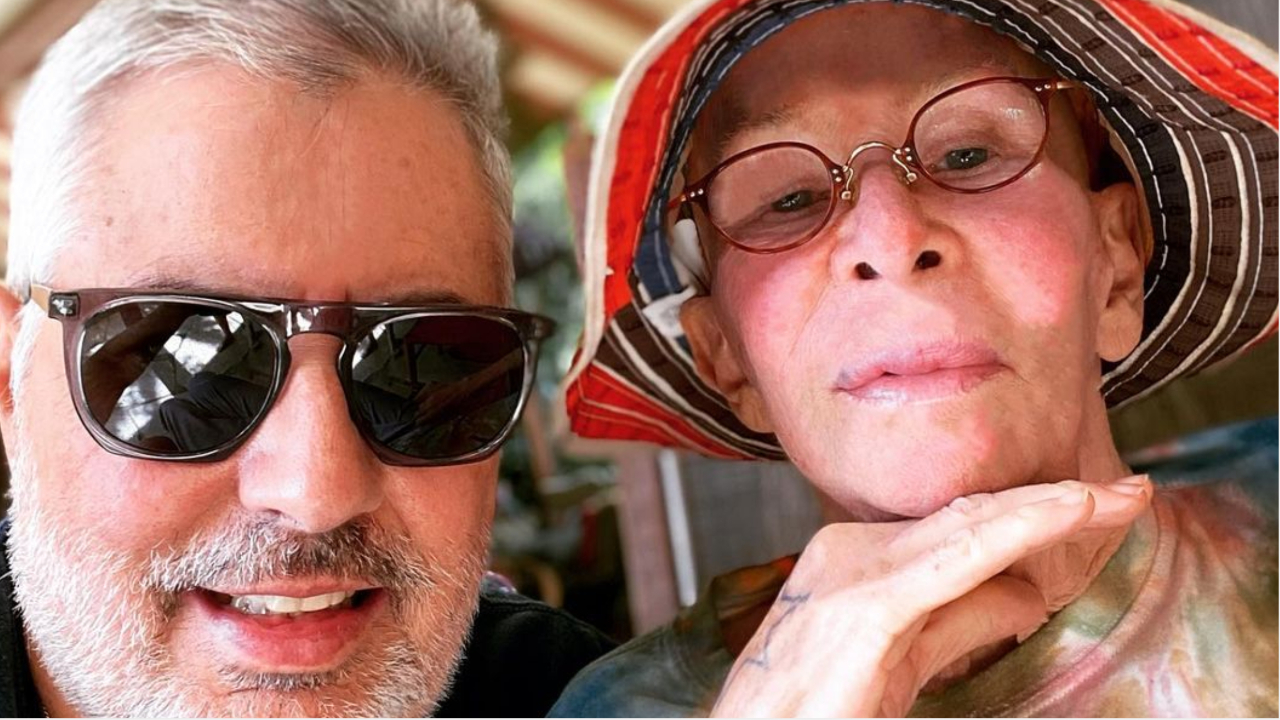 Rita Lee encanta ao ser clicada pelo marido após vencer câncer: ”O Brasil te ama!”