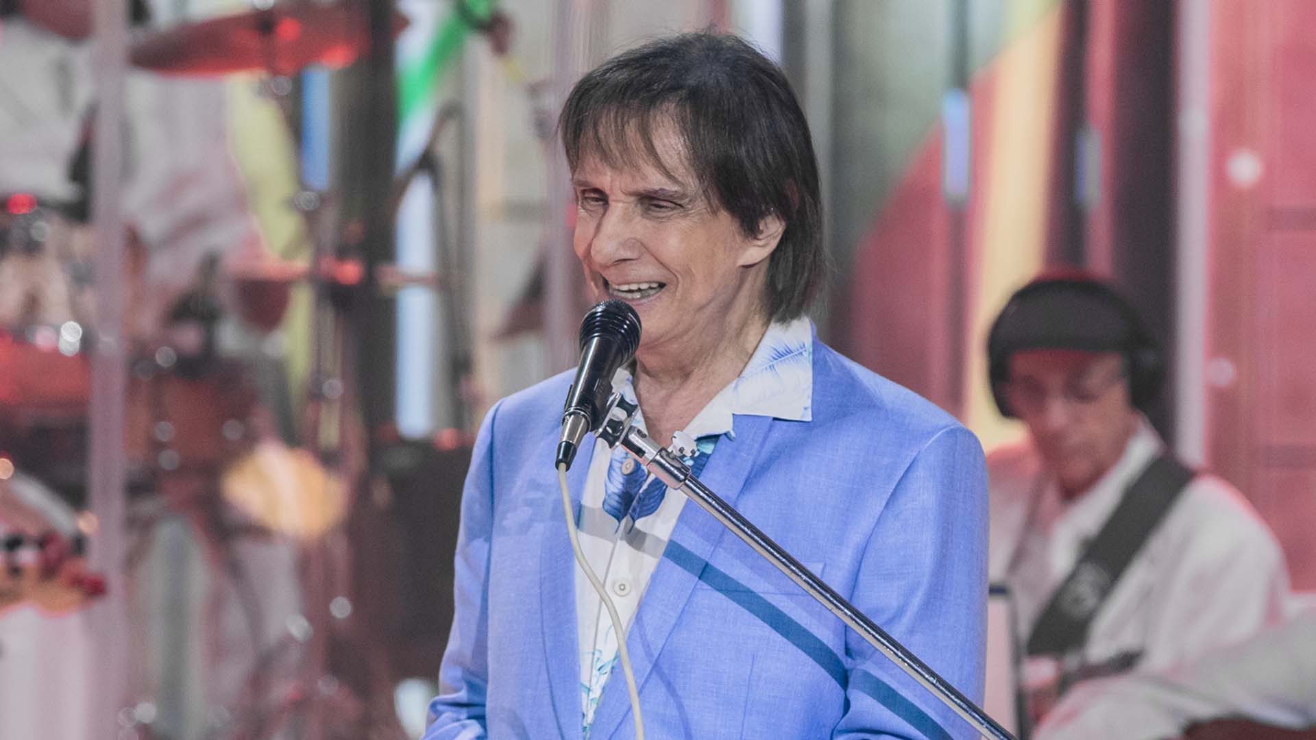 Roberto Carlos é diagnosticado com Covid-19 e muda data de show