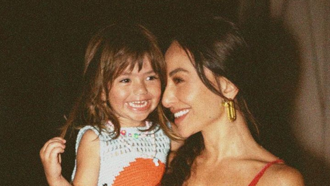 Sabrina Sato posta cliques em família e web comenta sobre crescimento de Zoe: ”Bem mocinha”