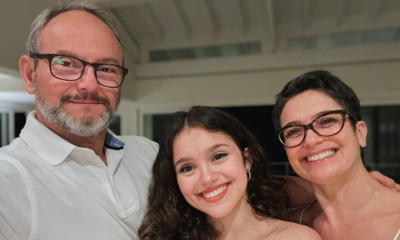 Sandra Annenberg aproveita o seu aniversário com a família: ”Meus amores”