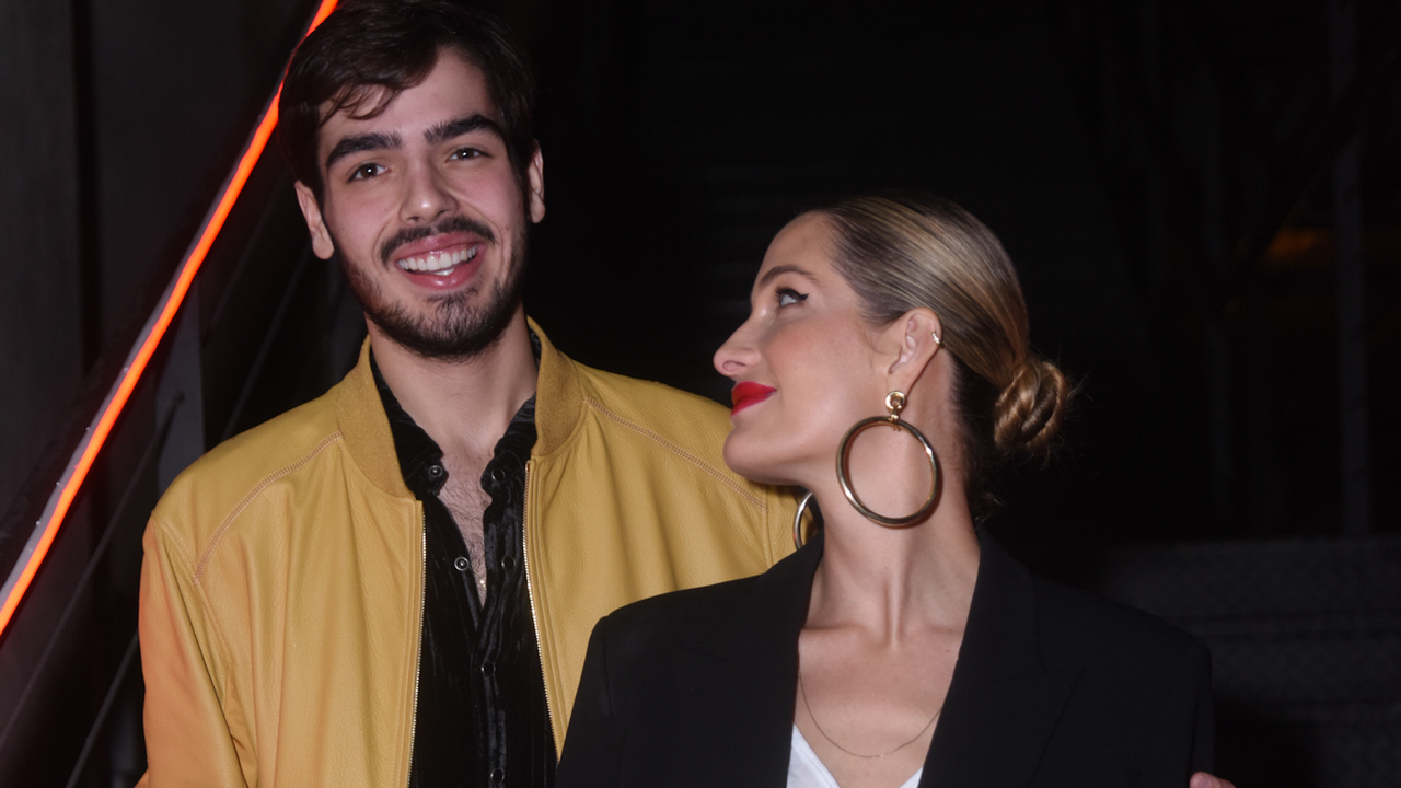 Filho de Faustão e namorada surgem em clima de romance em evento de luxo