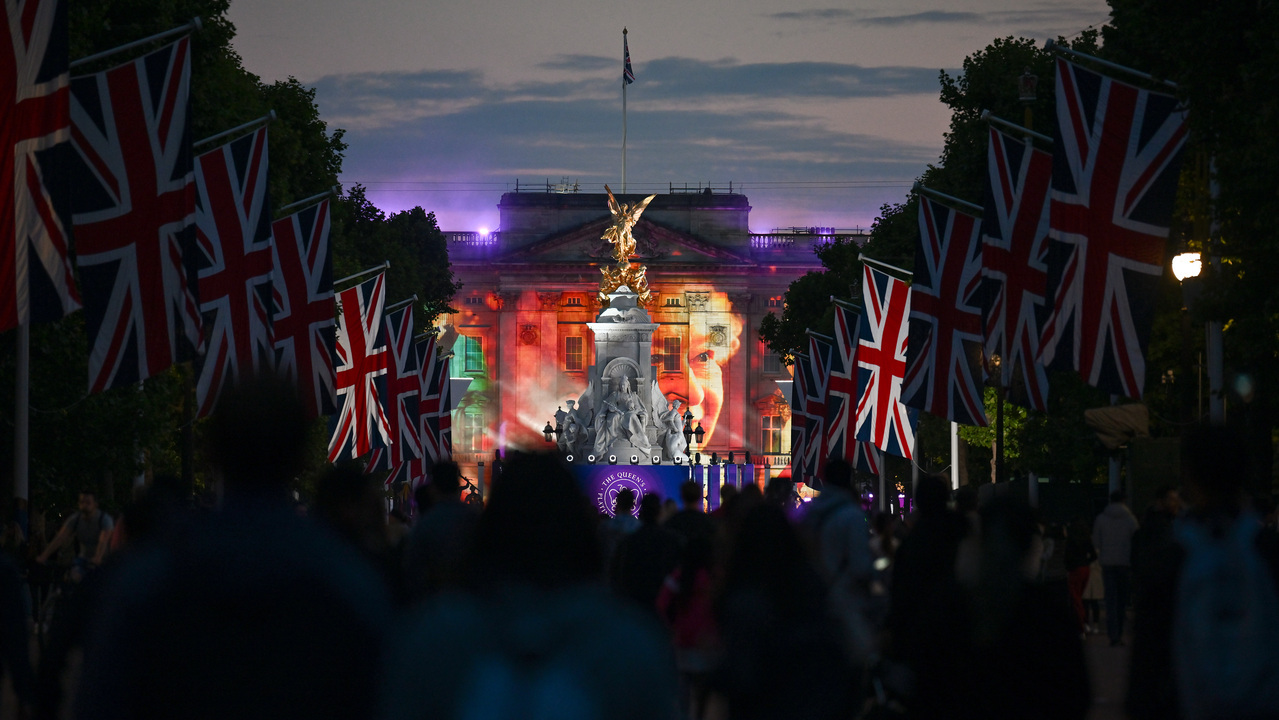 Show de luzes homenageando a Rainha Elizabeth II encerra comemorações do Jubileu de Platina
