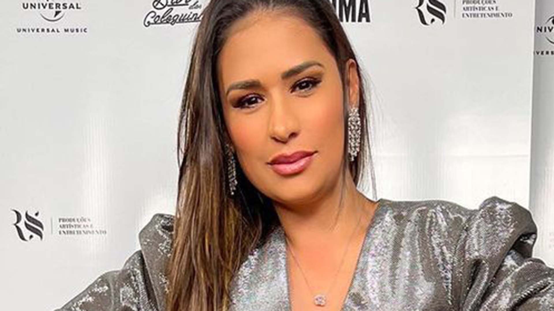 Simone, da dupla com Simaria, aposta no macacão justo em novas fotos