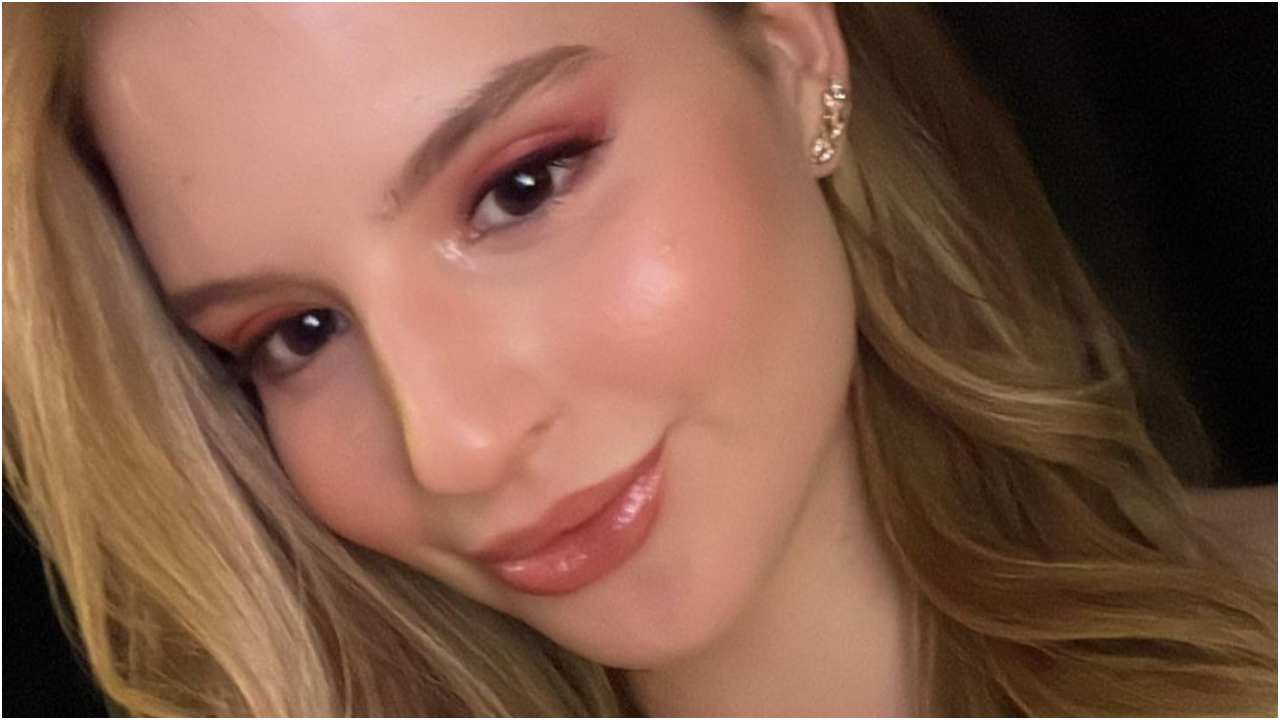 Sophia Valverde impressiona a web ao publicar antes e depois com diretor
