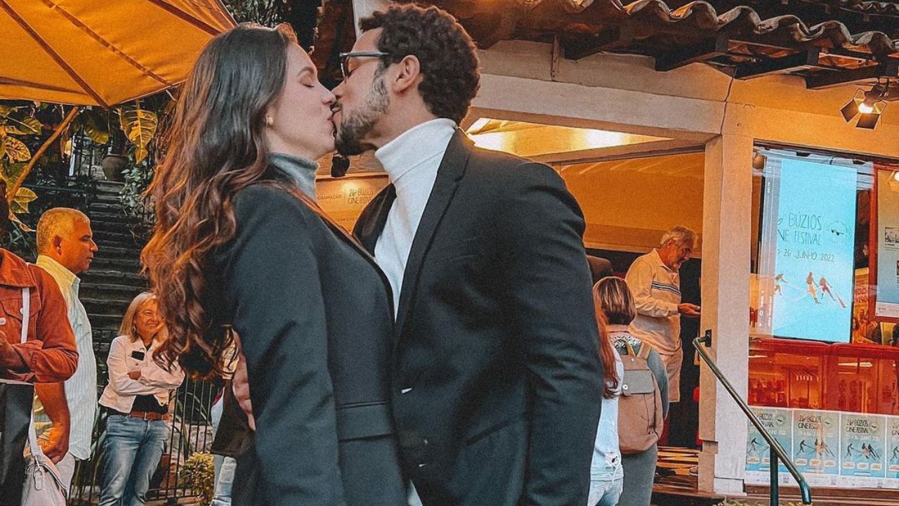 Em Búzios, Sophia Abrahão compartilha cliques ao lado de Sérgio Malheiros