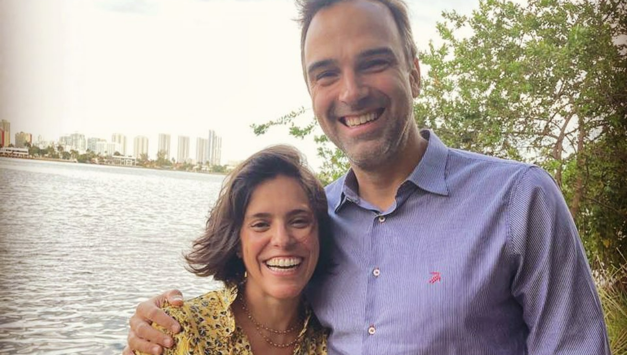 Tadeu Schmidt revela paixão por flores por conta da esposa: ”Acho lindo demais!”