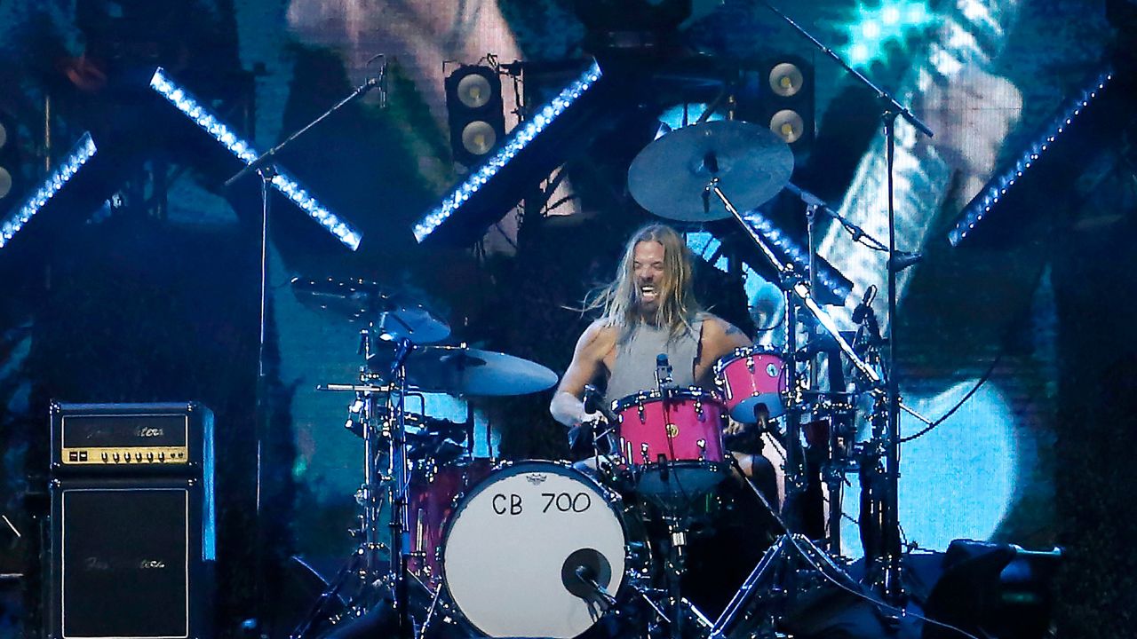 Foo Fighters anuncia shows em tributo a Taylor Hawkins