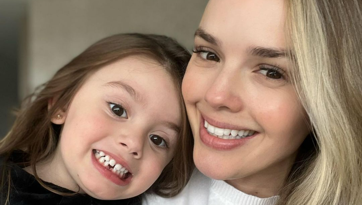 Thaeme revela susto em acidente com o dente da filha