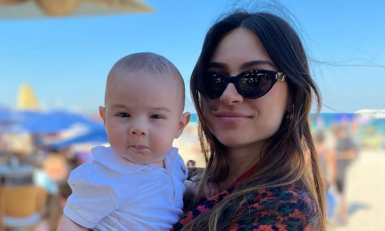 Filho de Thaila Ayala surge todo sujo após comer fruta e explode o fofurômetro: ”Quem aguenta?”