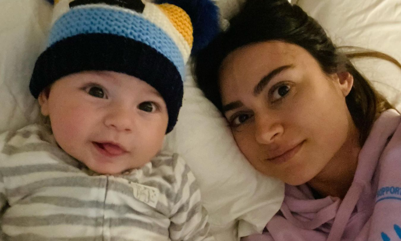 Thaila Ayala desabafa sobre maternidade: ”Uma hora a exaustão passa?”