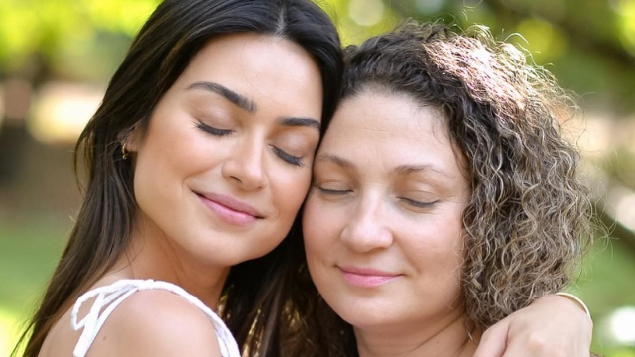 Thaila Ayala presta bela homenagem no aniversário da irmã: “Meu maior presente”