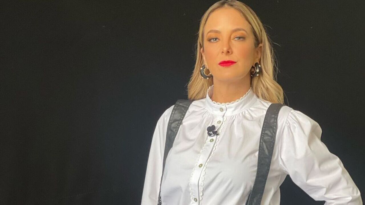 Ticiane Pinheiro arrasa com vestido de festa colado e sem alça: ”Gata”