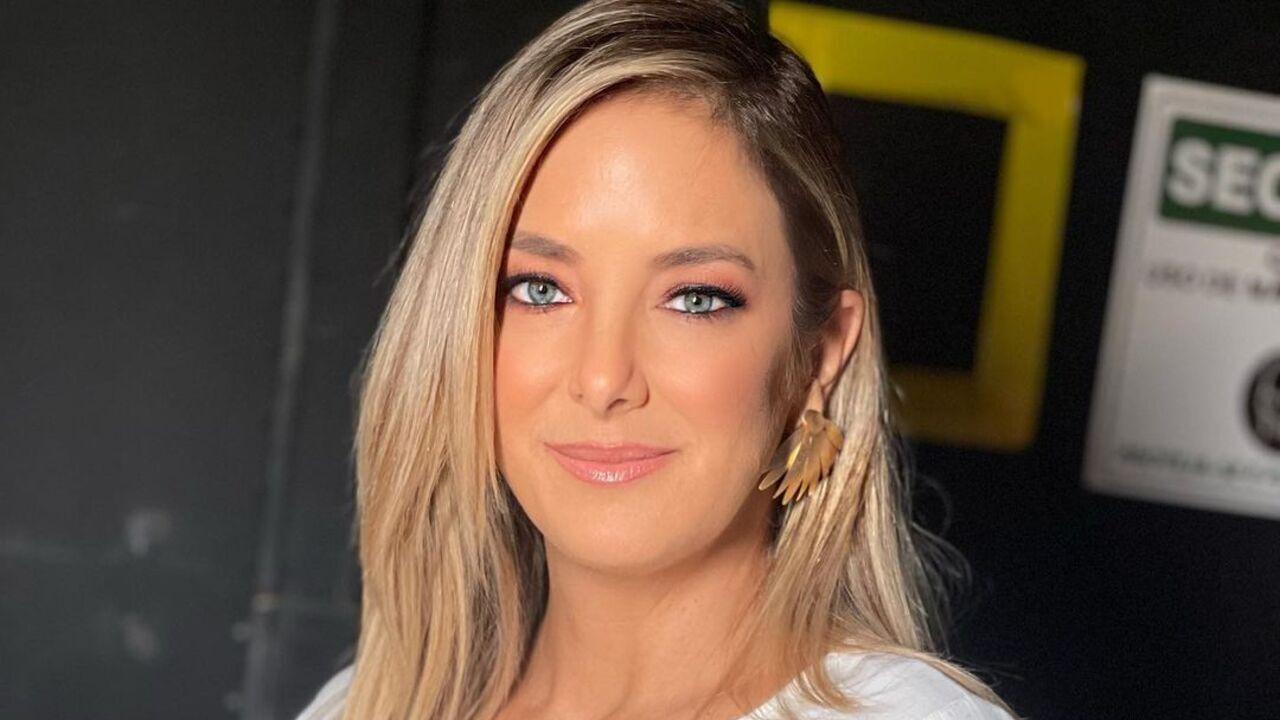 Ticiane Pinheiro mostra seu lado dona de casa lavando roupa e surpreende