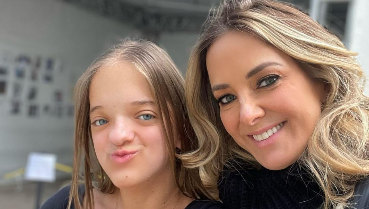 Ticiane Pinheiro celebra após a filha, Rafaella, tomar a terceira dose da vacina contra a covid-19