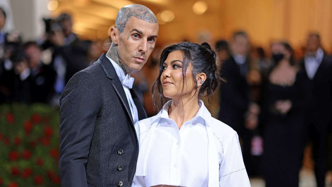 Marido de Kourtney Kardashian foi hospitalizado com pancreatite após colonoscopia, diz site