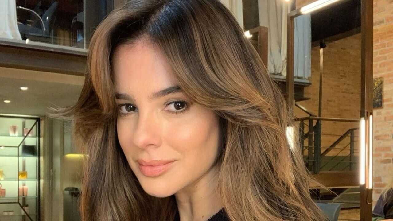 Aos 46 anos, Vera Viel exibe silhueta fininha na academia e choca