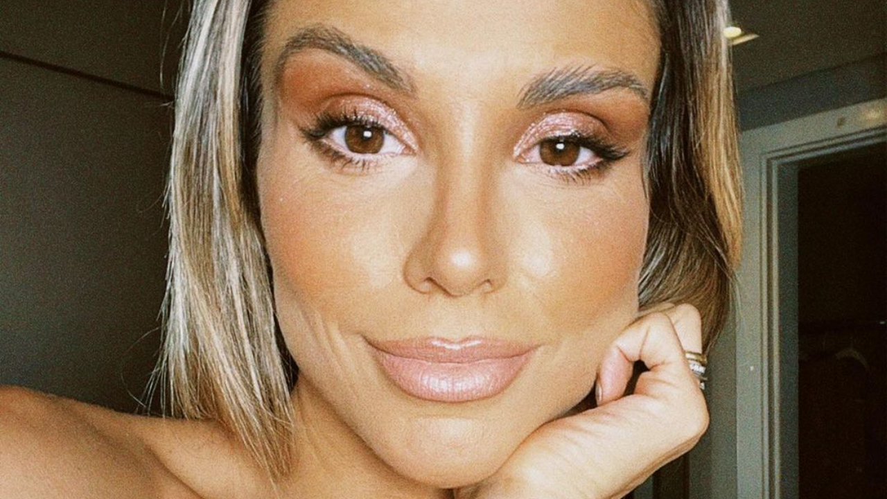 Flávia Viana compartilha registros raros com os dois herdeiros: ”Meu coração fora do corpo”