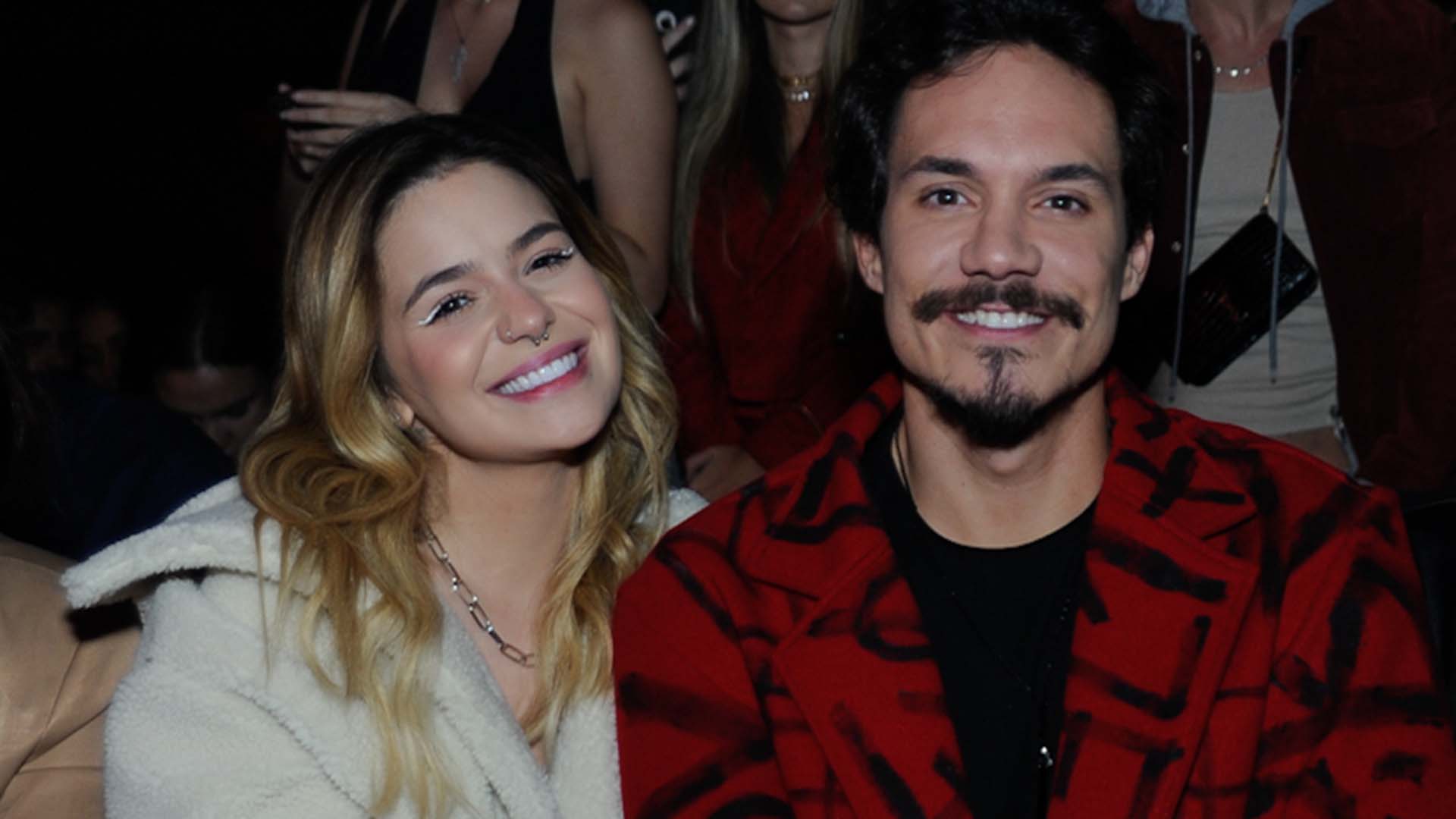 Viih Tube e Eliezer surgem abraçados na SPFW após beijos em festa