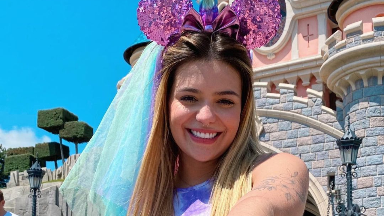 Viih Tube aparece na Disney de Paris e surpreende ao mostrar quem está com ela