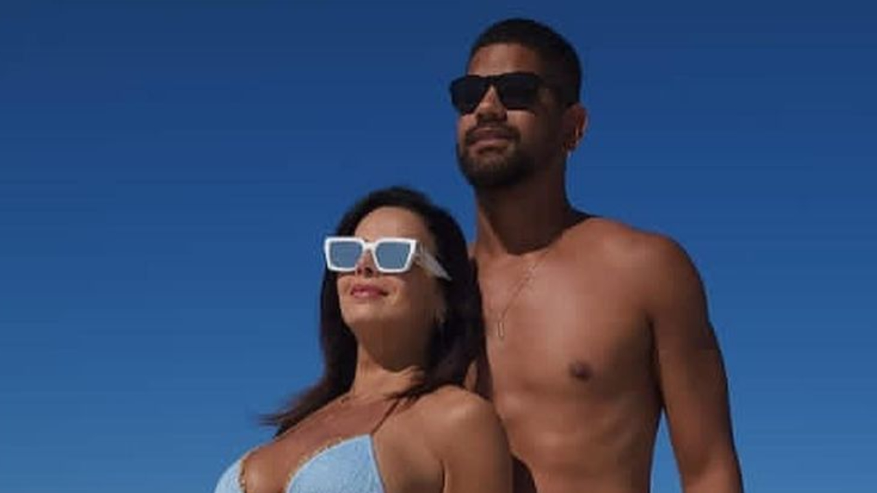 Grávida, Viviane Araujo exibe rebolado em vídeo dançando com o marido: ”Dancinha dos papais”