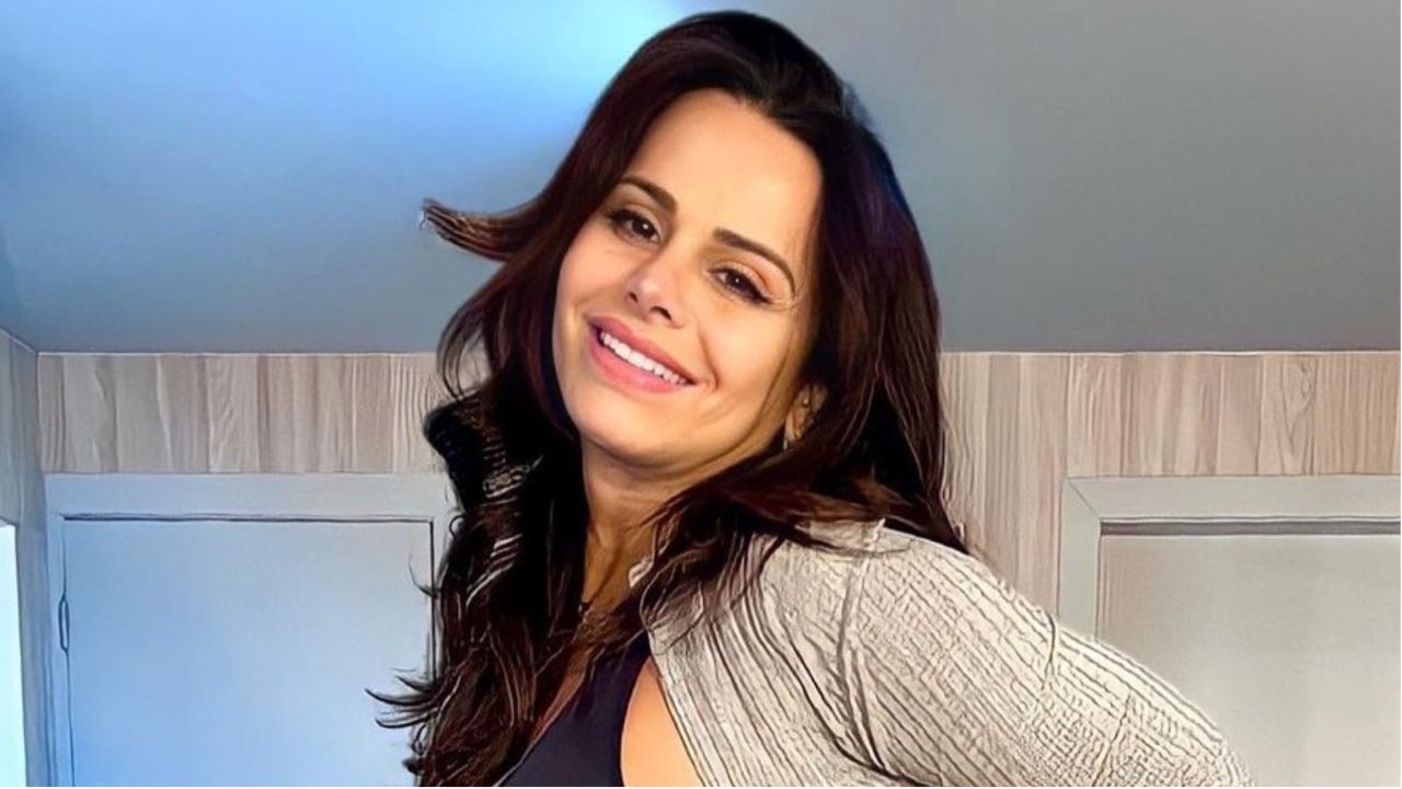 Aos 7 meses de gravidez, Viviane Araujo baba ao exibir o filho mexendo em sua barriga