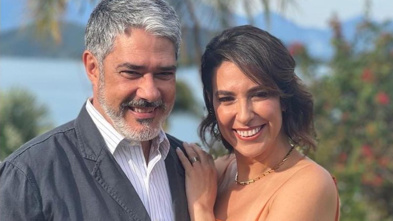 William Bonner surge em clima de romance com Natasha Dantas durante viagem