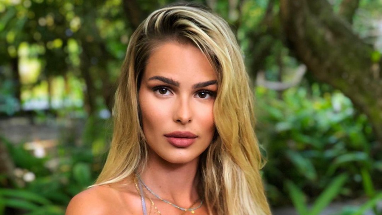 Yasmin Brunet surge tomando banho de rio e fãs brincam: ”Juma tá diferente”