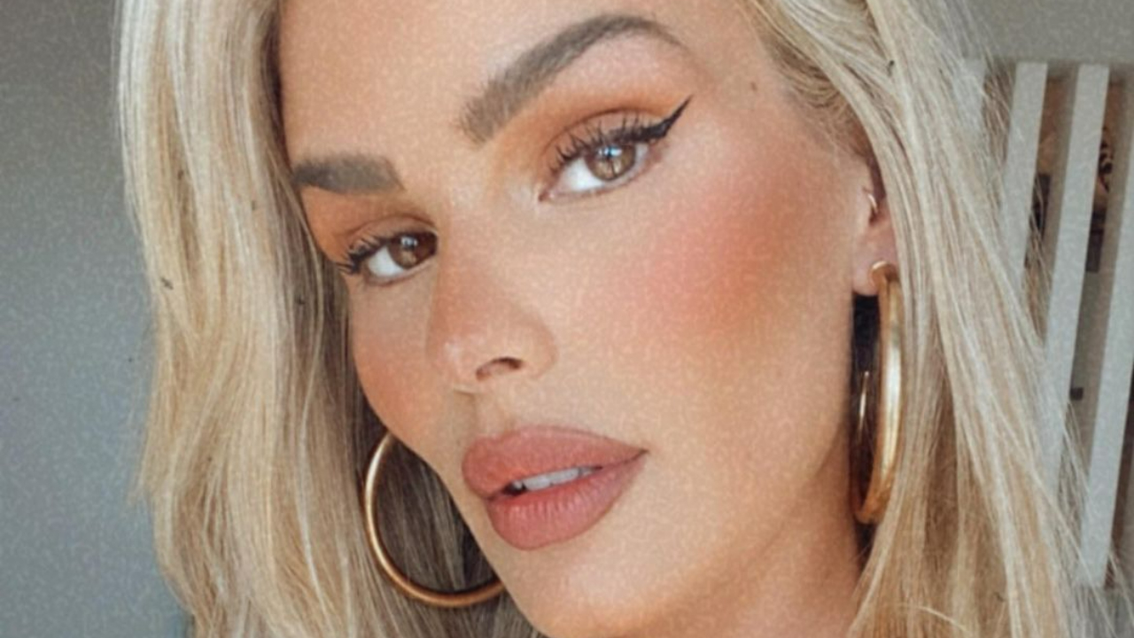 Yasmin Brunet esbanja um corpão escultural ao surgir com um vestido coladinho: ”Deusa demais!”