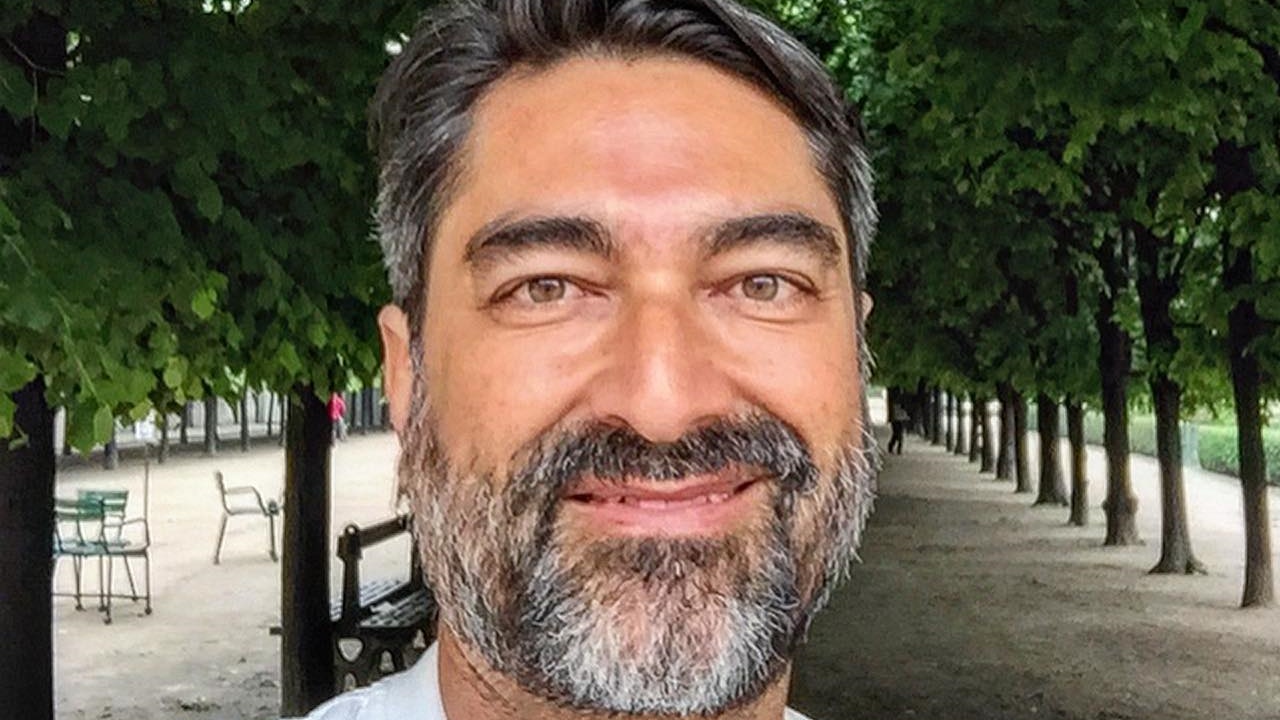 Zeca Camargo passa por cirurgia no olho direito após descolamento de retina
