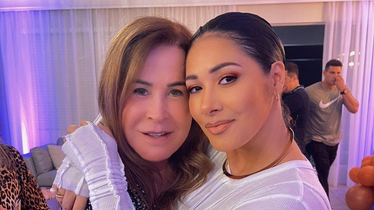 Em dia de tbt, Zilu Godoi recorda clique com Simaria Mendes: ”Te amo”
