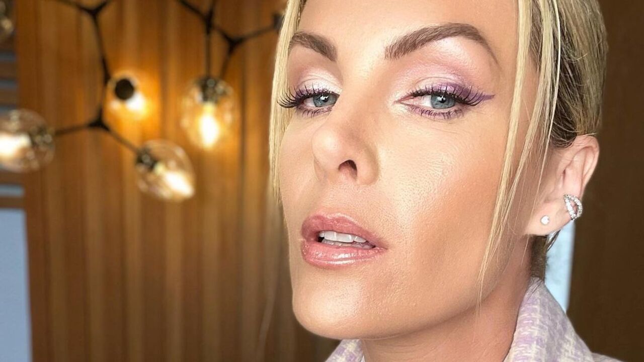 Ana Hickmann encanta ao compartilhar fotos raras com as irmãs