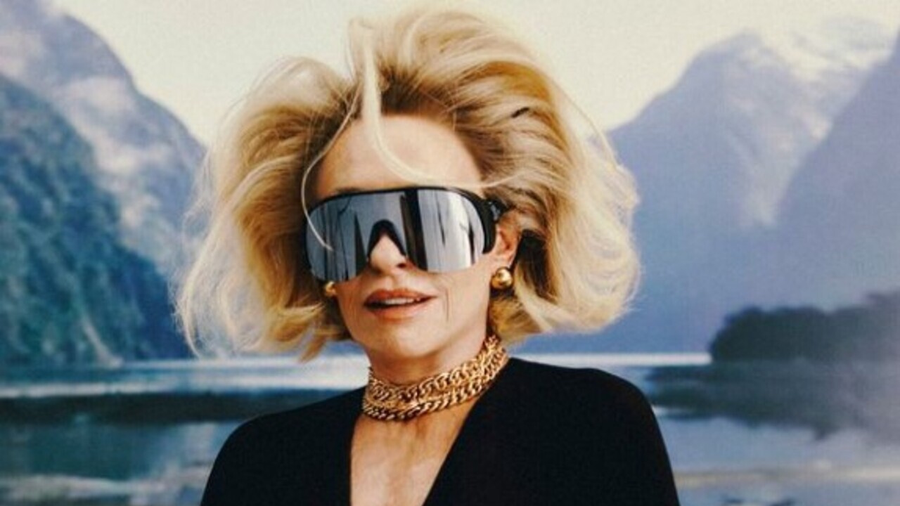 Esbanjando beleza e estilo, Ana Maria Braga posa para capa de revista