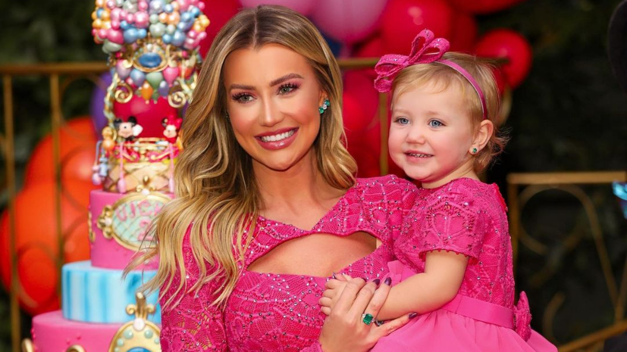 Ana Paula Siebert exibe detalhes da festinha de 2 anos da filha, Vicky