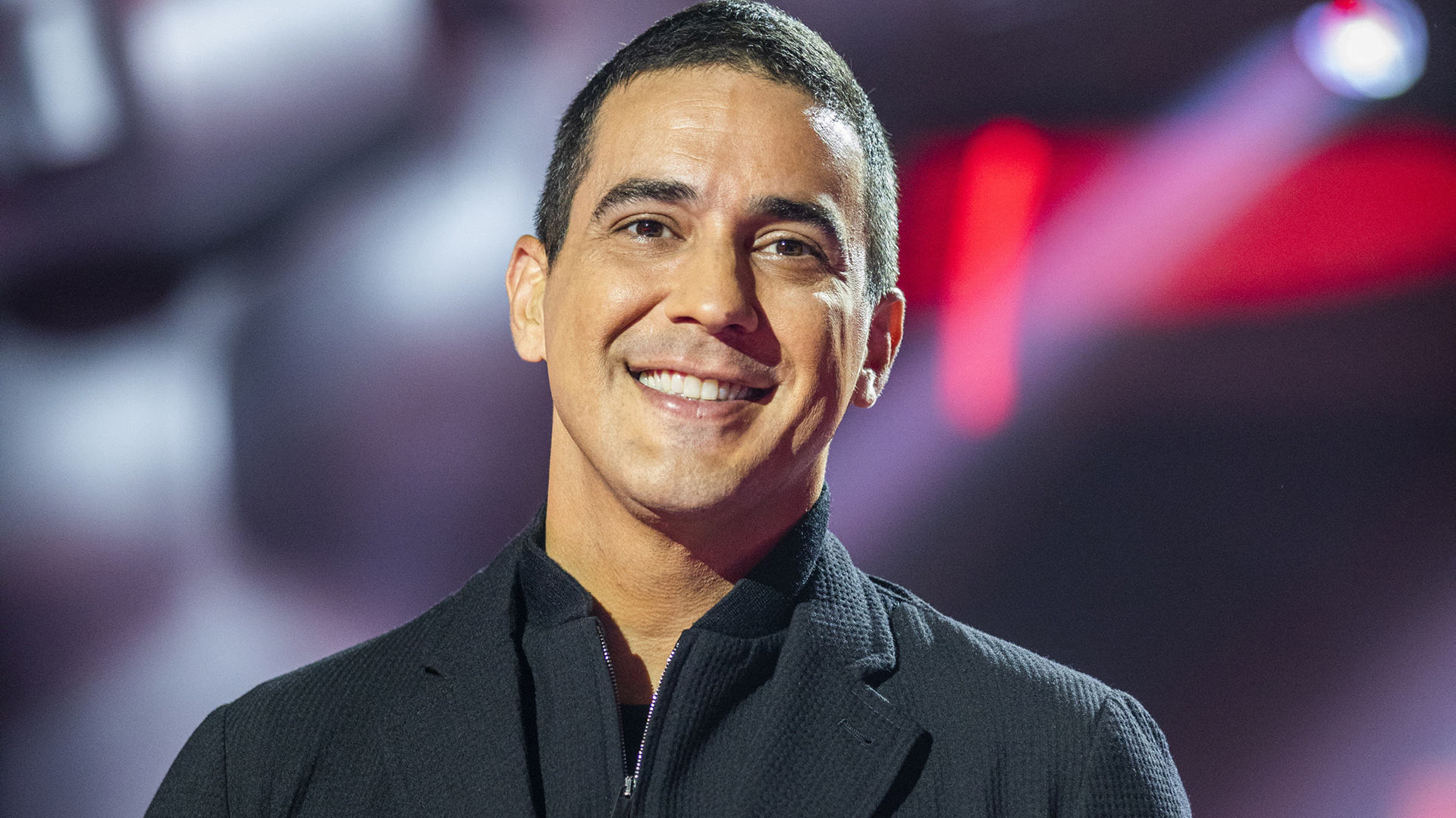 André Marques fica sem graça ao receber cantada de fã