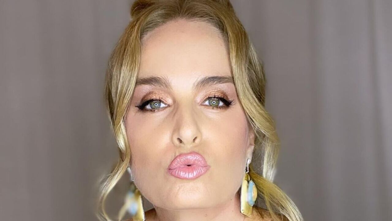 Angélica aposta em vestido sem alça de festa e arrasa: ”Muito gata”