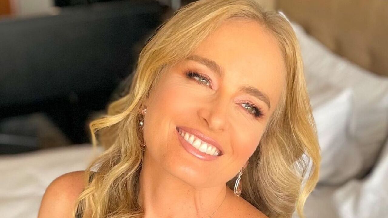Angélica dispensa sutiã em look elegante pink: ”Poderosa”