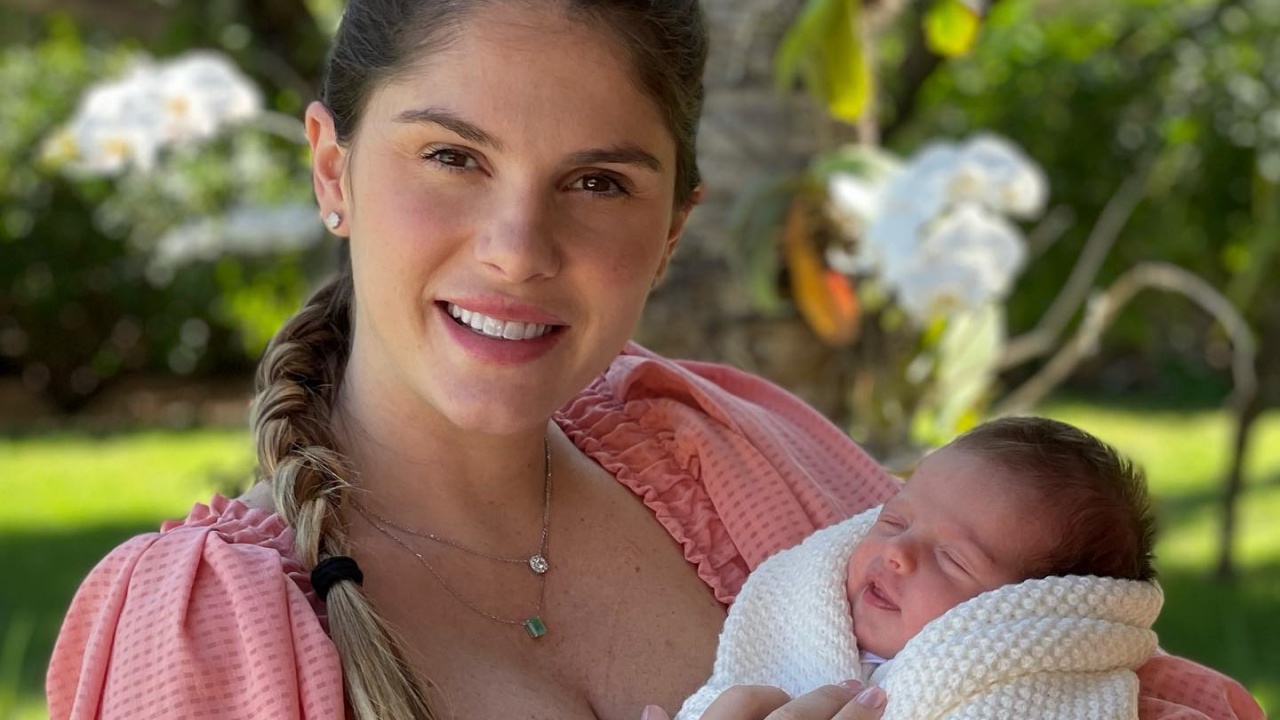Bárbara Evans se declara ao comemorar o primeiro mês de Ayla: “O bem mais preciso”