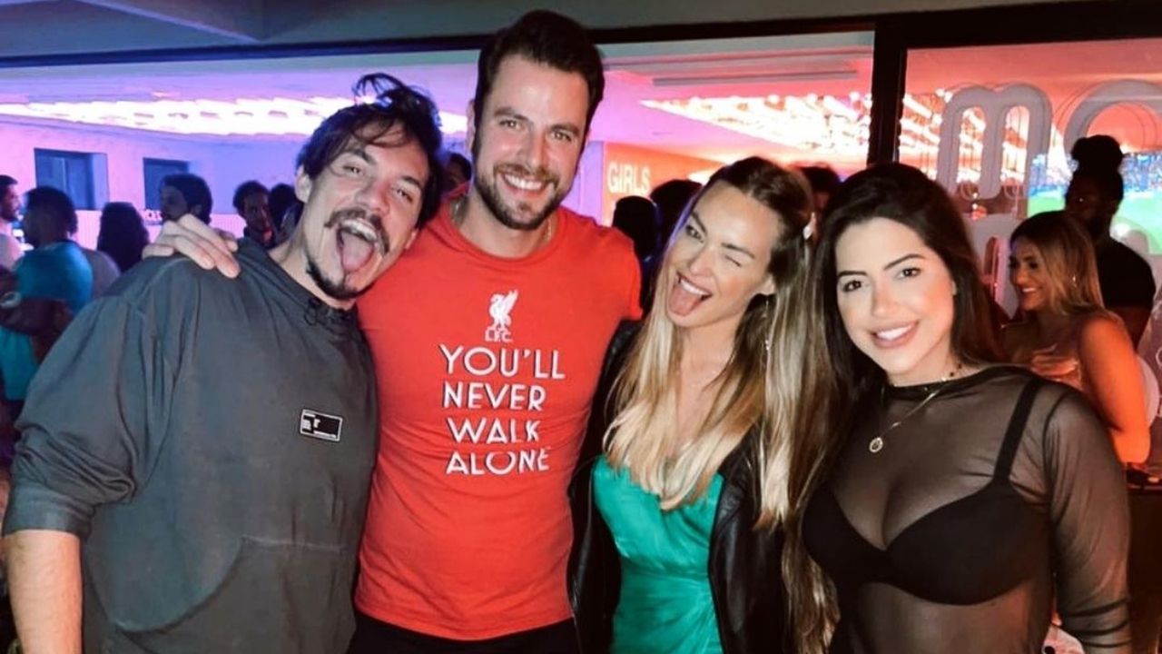 Ex-BBBs Eliezer, Gustavo, Bárbara e Laís se reencontram e curtem balada juntos