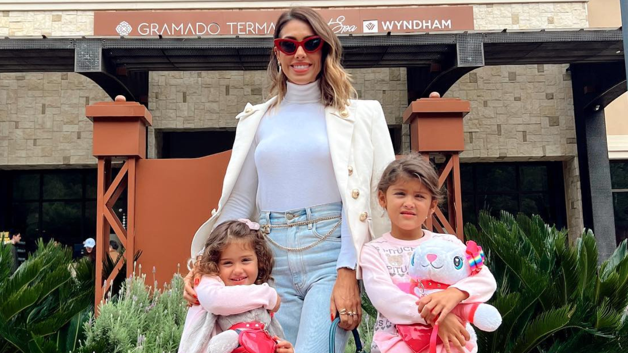 Influencer e mãe! Bella Falconi revela como lida com a culpa de ficar muito tempo no celular