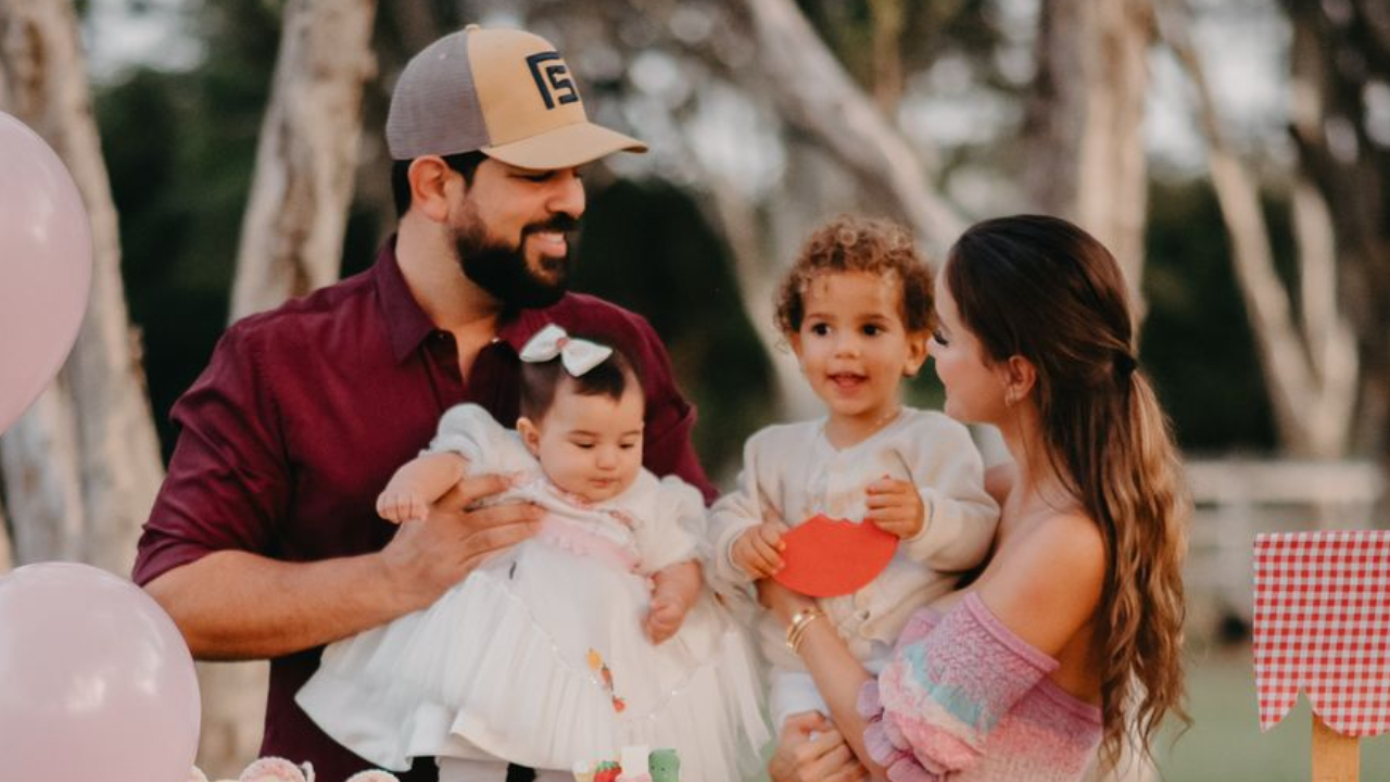 Biah Rodrigues e Sorocaba fazem festinha temática para celebrar 6 meses da caçula
