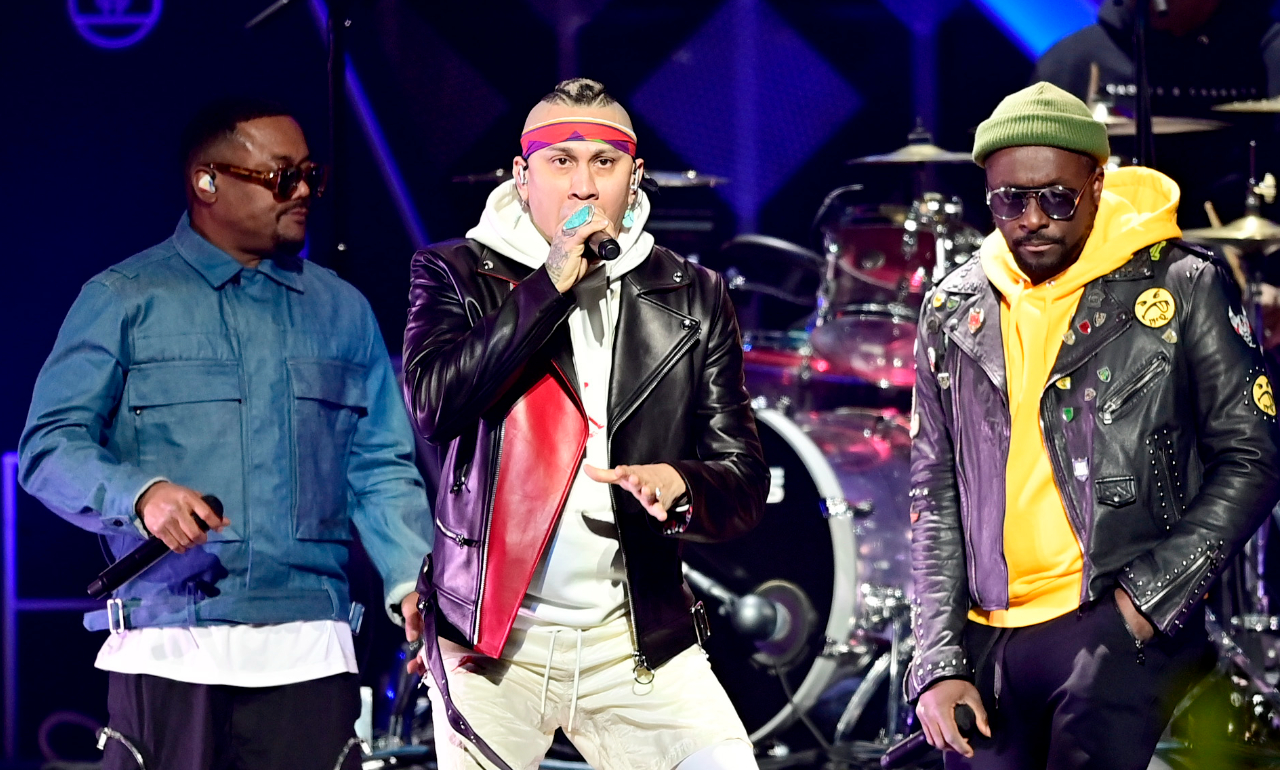 Web se choca ao descobrir que integrante do Black Eyed Peas é cego