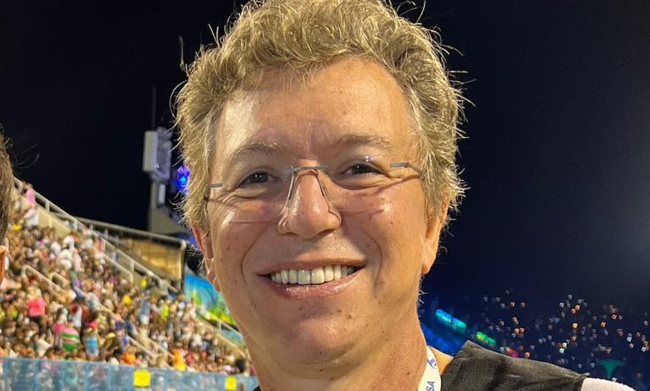 Boninho flagra pegadas de onça no acampamento do ‘No Limite’ e fãs brincam: ”Juma é você?”