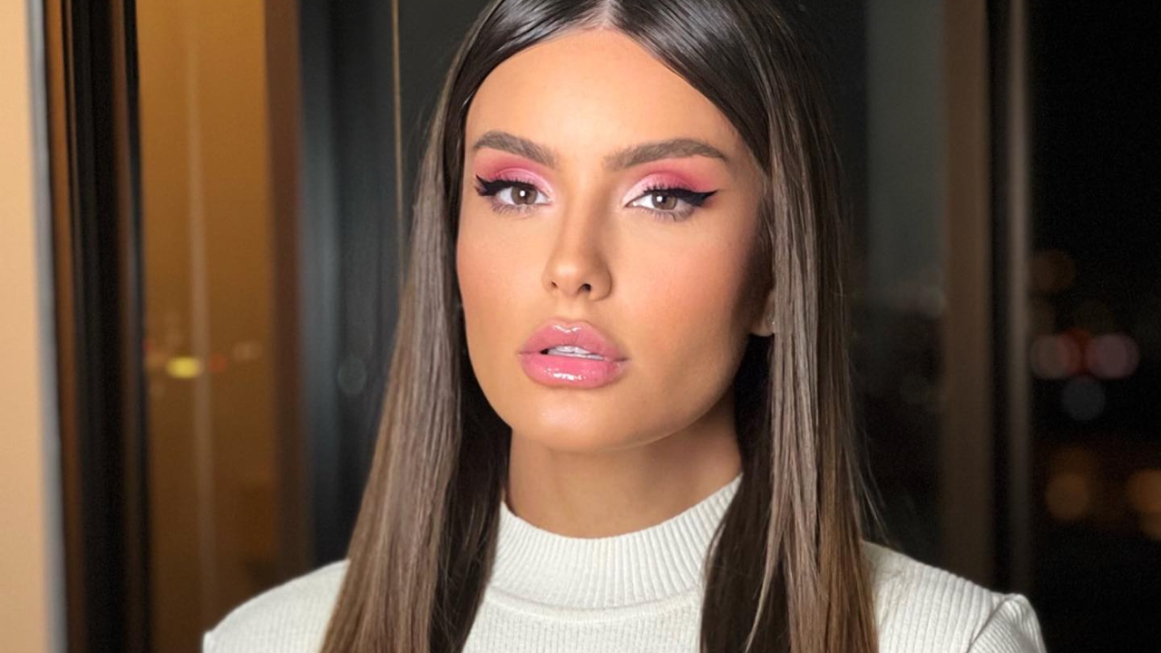Thais Braz aposta em look all pink e arranca elogios na web: ”Exagero de beleza”