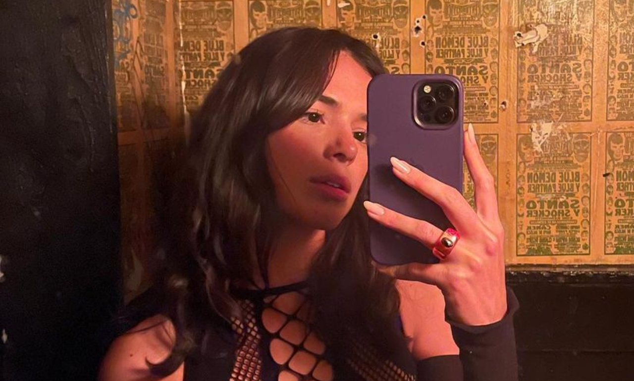 Bruna Marquezine pira com fotos de Xolo Maridueña como ‘Besouro Azul’