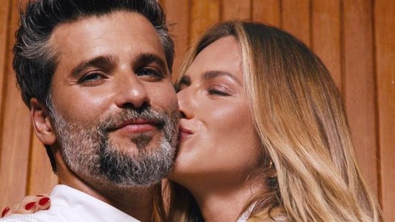Bruno Gagliasso surge com peruca loira e brinca com os fãs: ”Juro que não sou a Giovanna Ewbank”