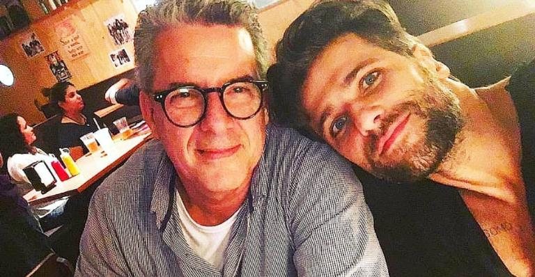 Bruno Gagliasso celebra o aniversário de 73 anos do pai de Giovanna Ewbank: ”Sogrão”