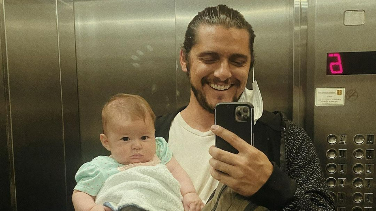 Bruno Gissoni curte momento carinhoso ao lado da filha caçula, Amélia: ”Rolêzin”