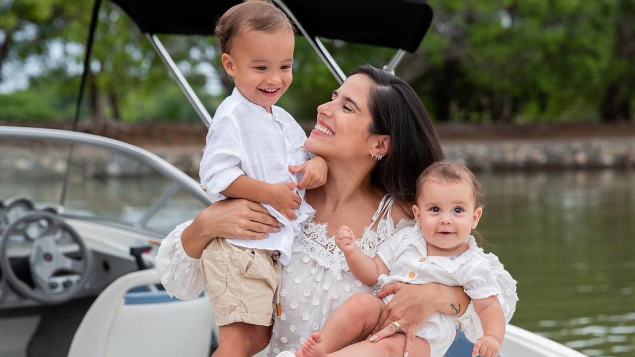 Filhos de Camilla Camargo ganham carrinho: ”Amaram e aprovaram”